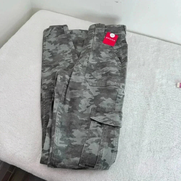 NWT Spanx Stretch Twill Ankle Cargo Pants in Stone Wash Camo size XS TALL - Picture 2 of 9